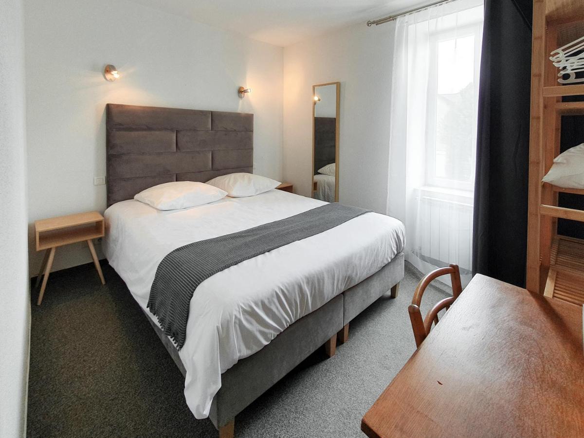 Hotel Les Tilleuls De Pareloup A Salles-Curan Bagian luar foto