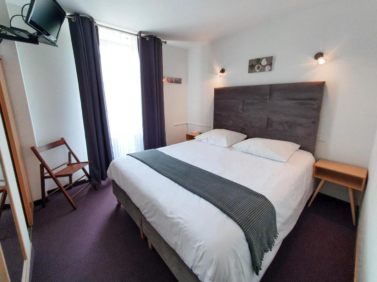 Hotel Les Tilleuls De Pareloup A Salles-Curan Bagian luar foto