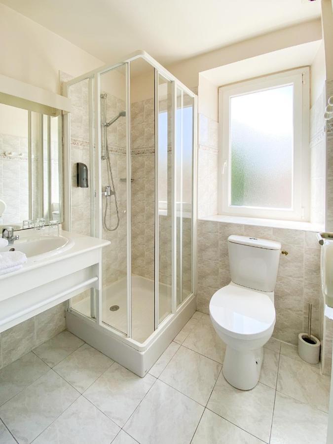 Hotel Les Tilleuls De Pareloup A Salles-Curan Bagian luar foto
