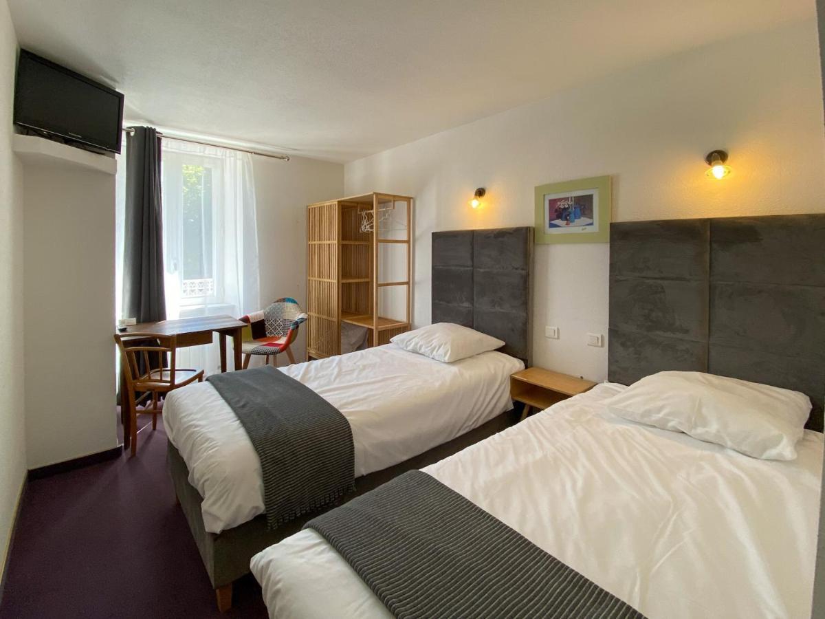Hotel Les Tilleuls De Pareloup A Salles-Curan Bagian luar foto