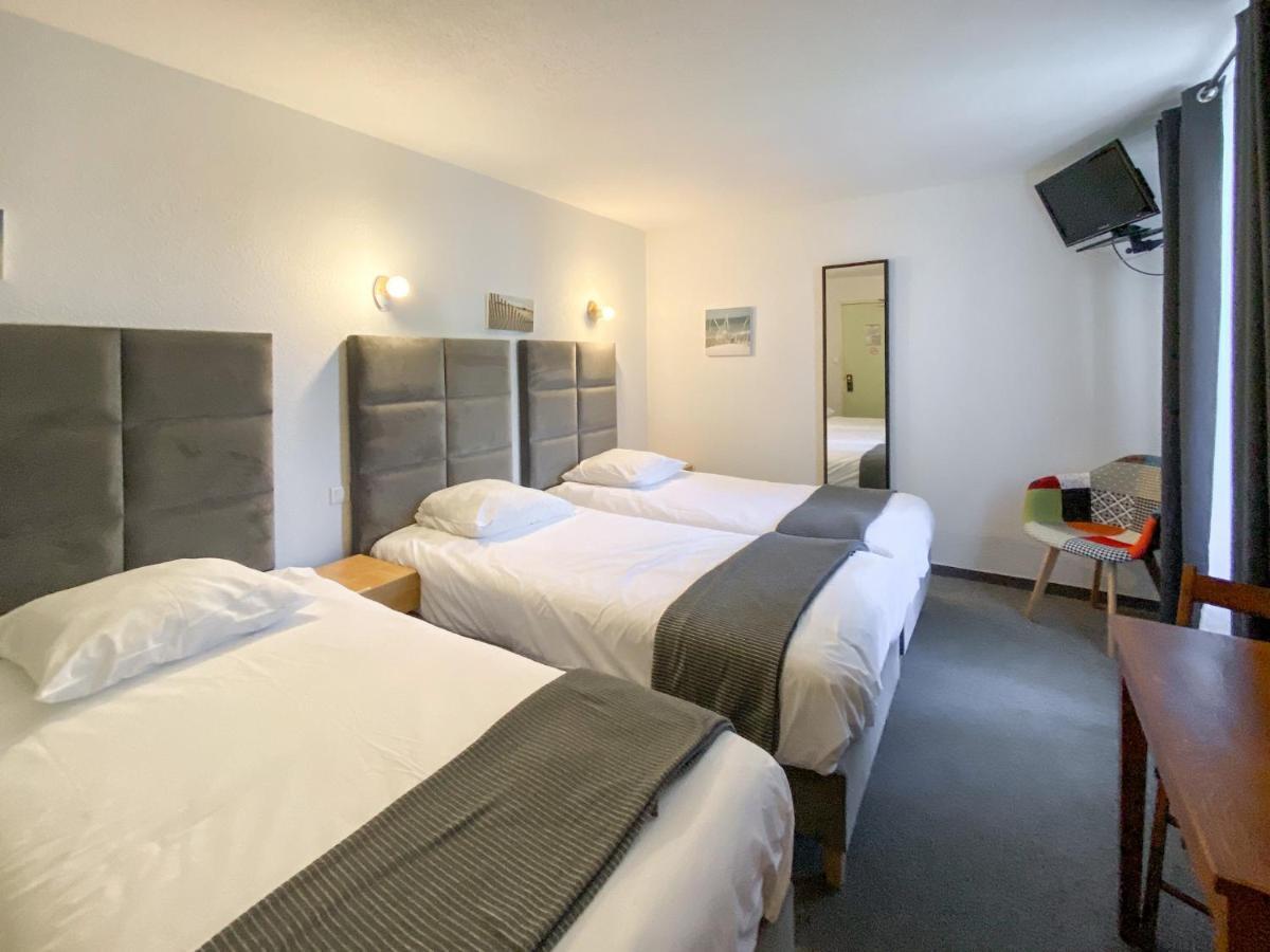 Hotel Les Tilleuls De Pareloup A Salles-Curan Bagian luar foto