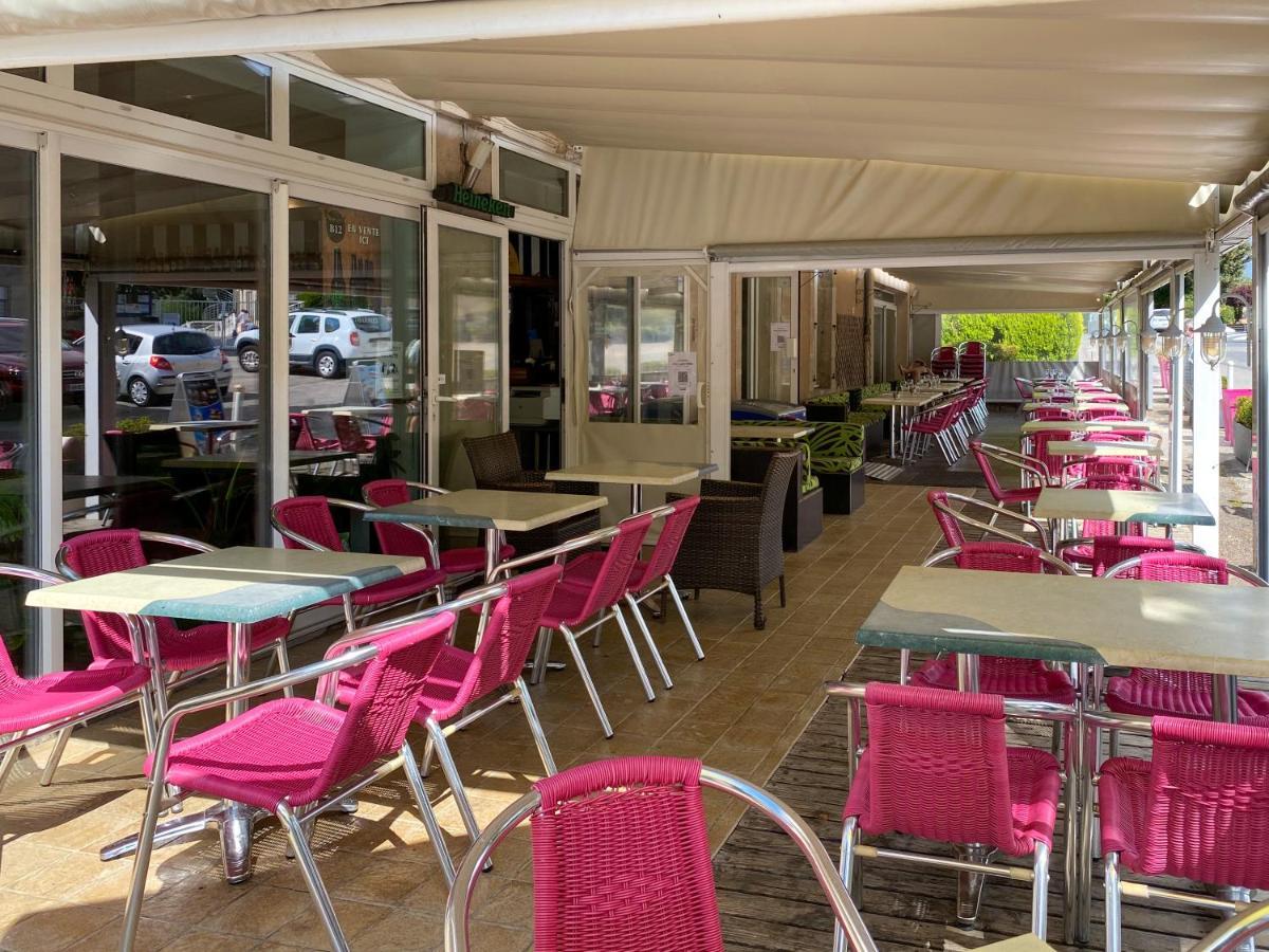 Hotel Les Tilleuls De Pareloup A Salles-Curan Bagian luar foto