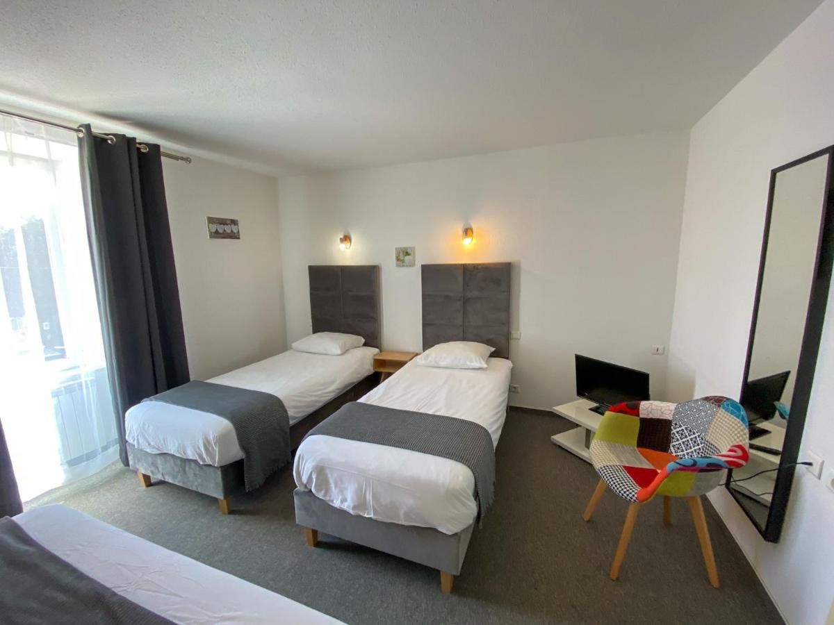 Hotel Les Tilleuls De Pareloup A Salles-Curan Bagian luar foto