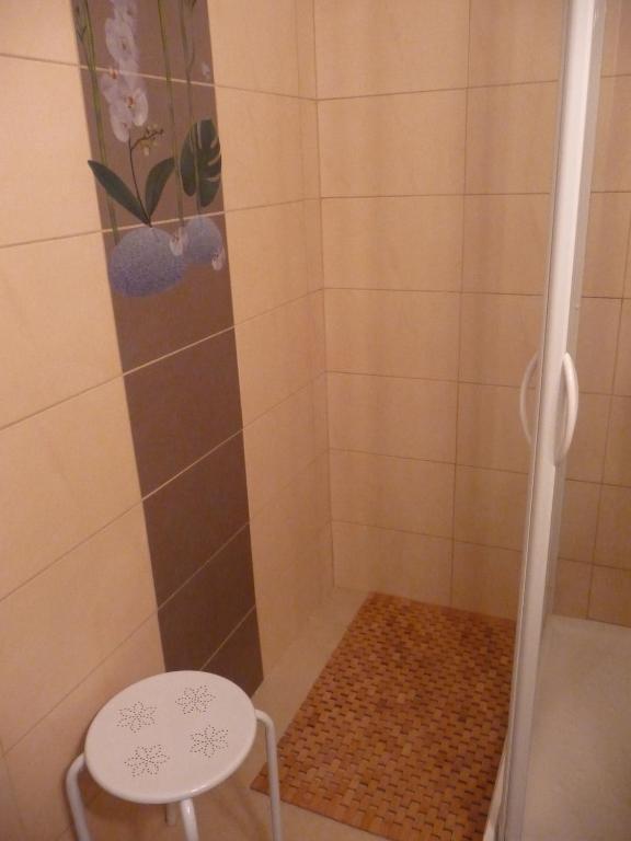 Hotel Les Tilleuls De Pareloup A Salles-Curan Ruang foto