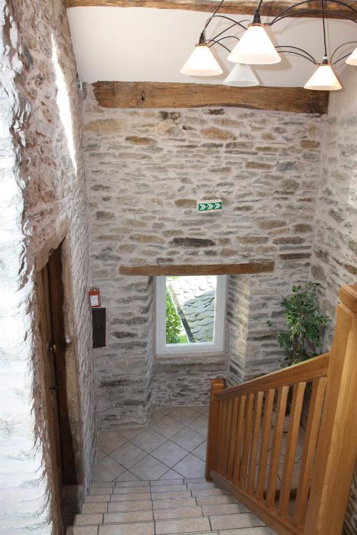 Hotel Les Tilleuls De Pareloup A Salles-Curan Bagian luar foto