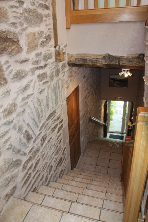 Hotel Les Tilleuls De Pareloup A Salles-Curan Bagian luar foto