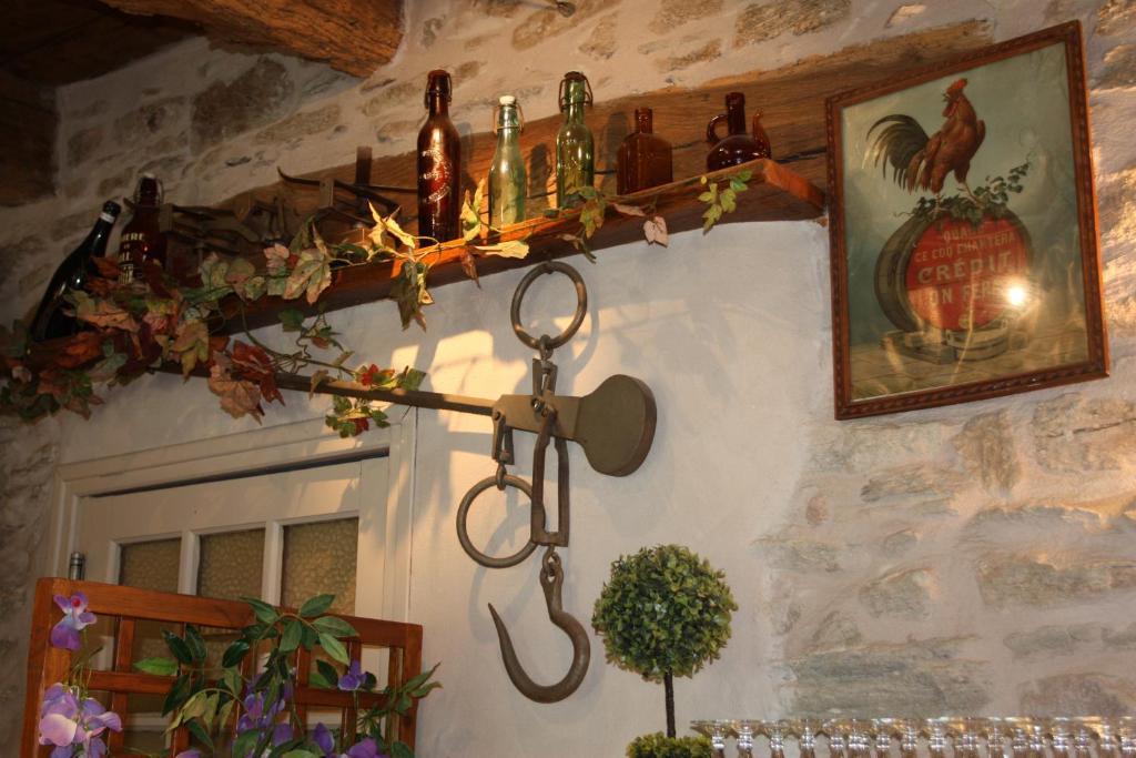 Hotel Les Tilleuls De Pareloup A Salles-Curan Bagian luar foto